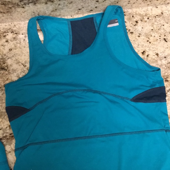 Lija outfit size small skirt and medium tank top in excellent condition - Picture 5 of 7